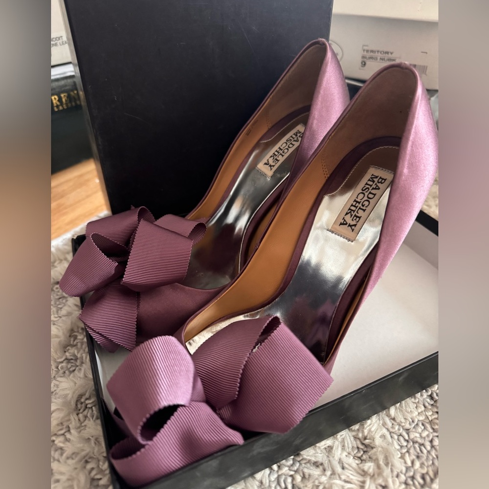 Badgley Mischka Purple Pump